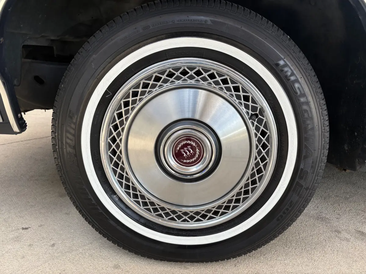 Vehicle photo 21