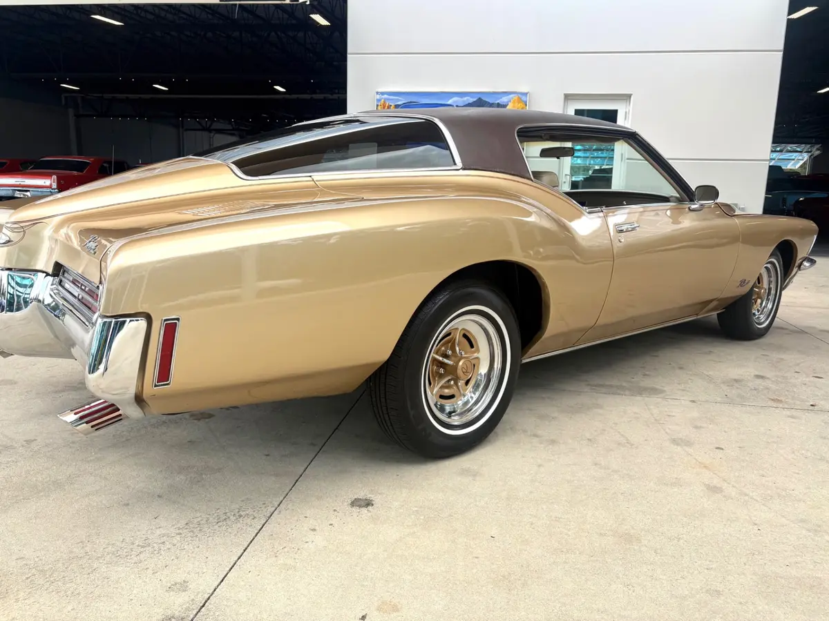 Vehicle photo 16