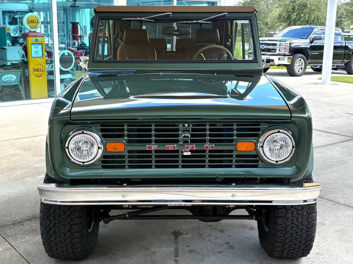 Vehicle photo 10