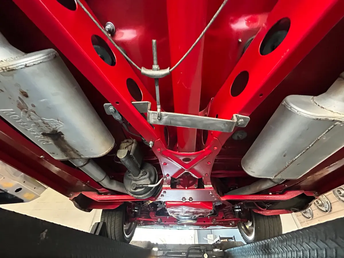 Vehicle photo 33