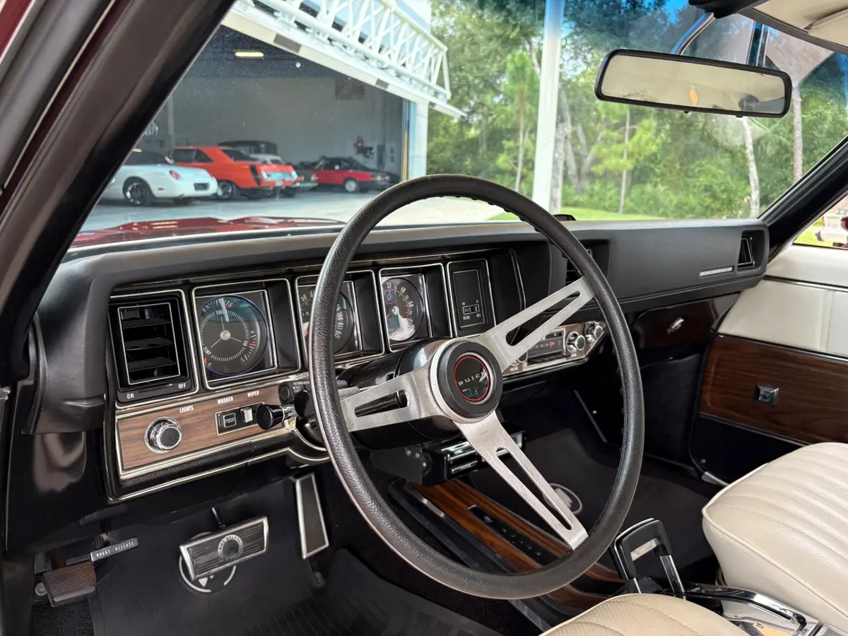 Vehicle photo 40