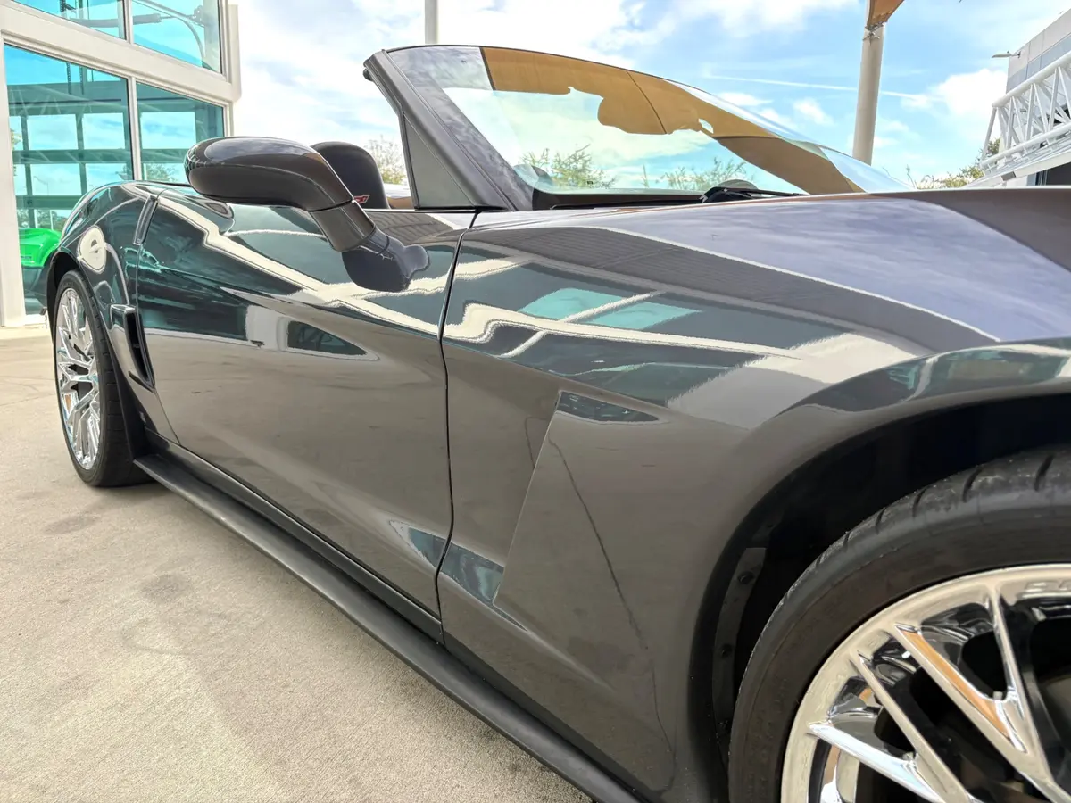 Vehicle photo 18