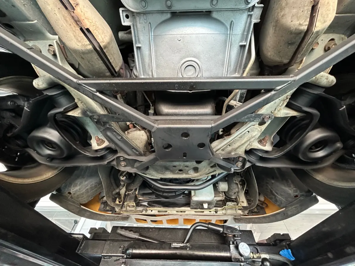 Vehicle photo 34