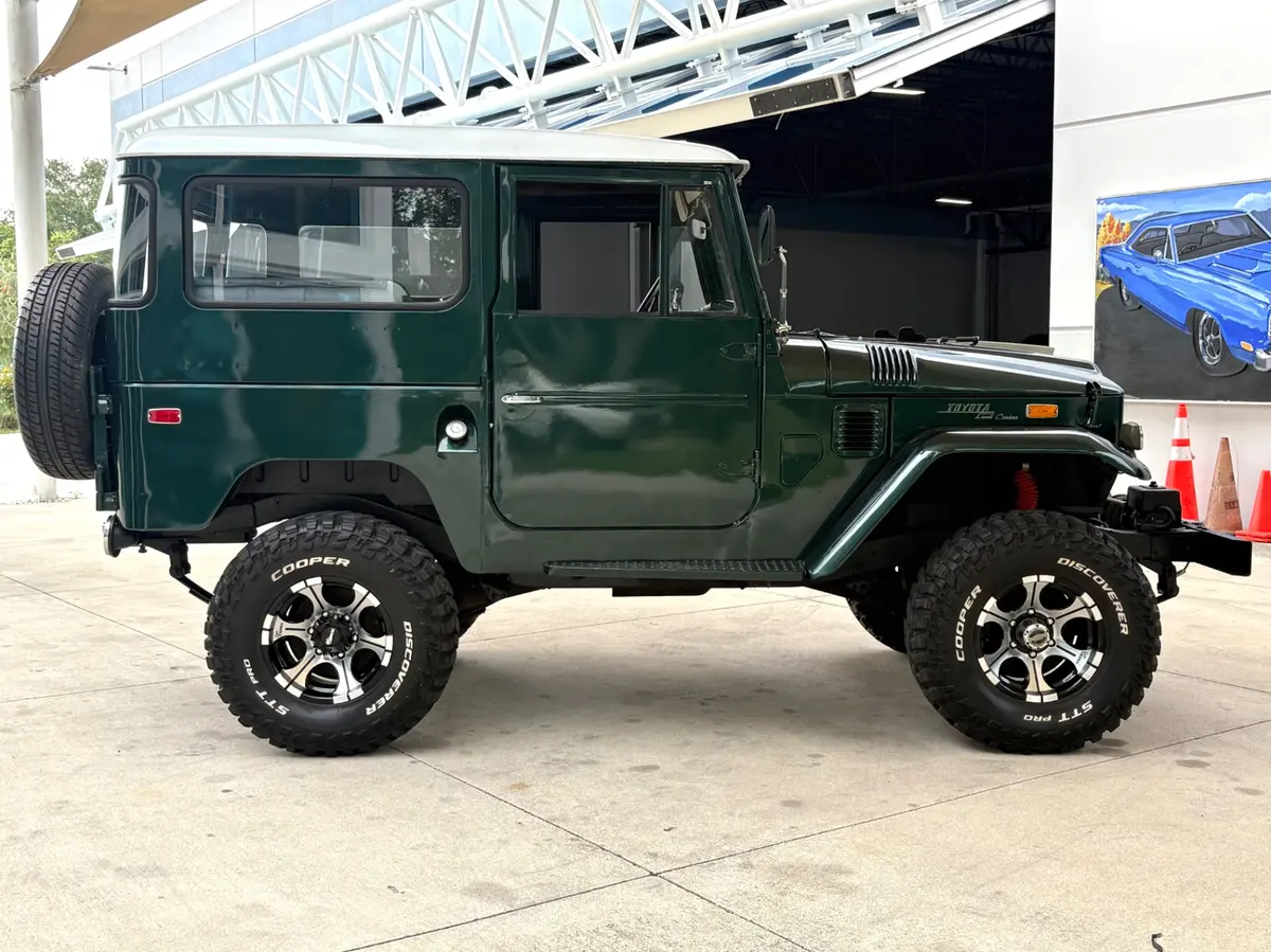 Vehicle photo 5