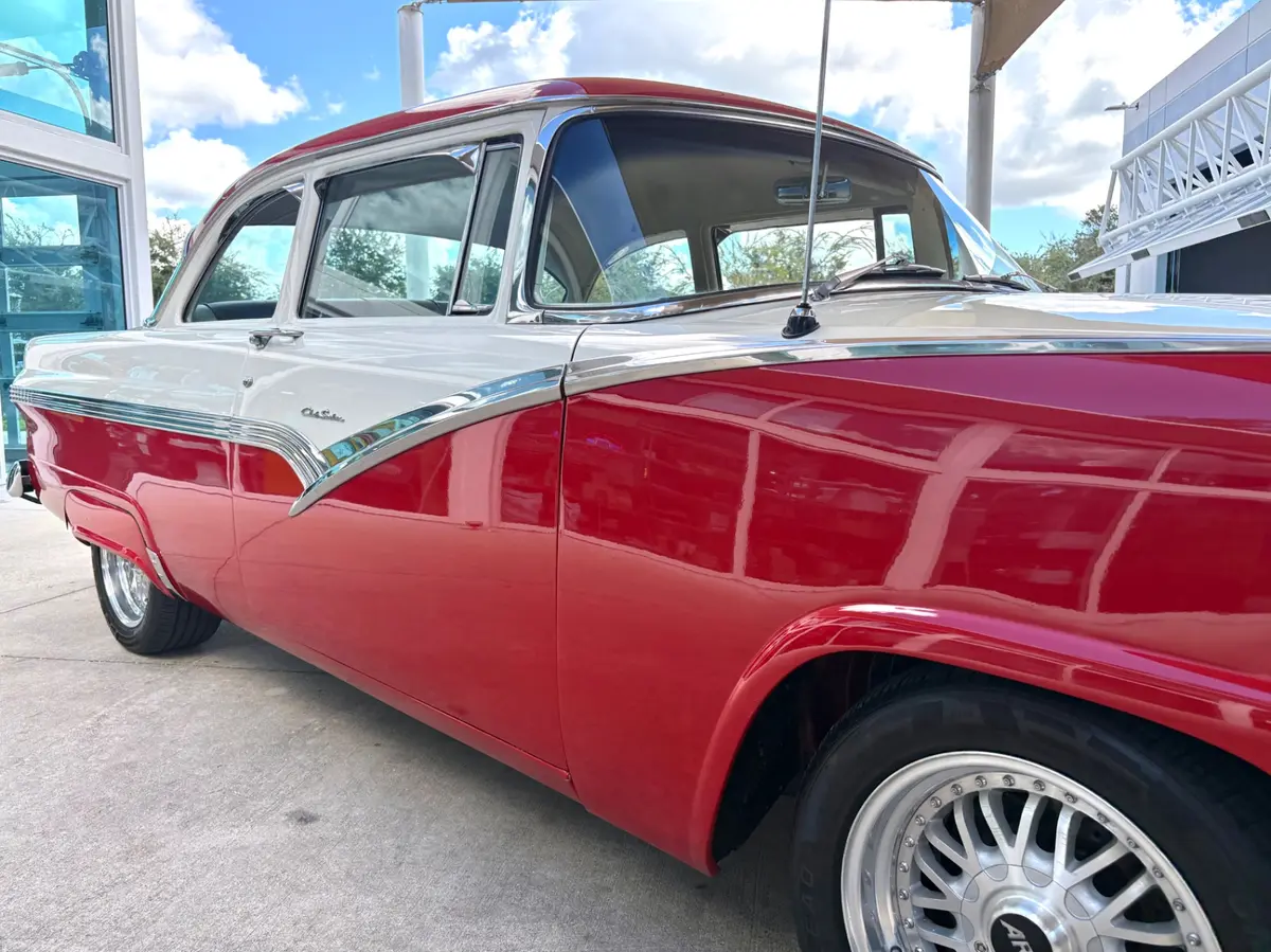 Vehicle photo 18