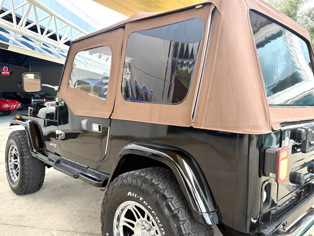 Vehicle photo 15