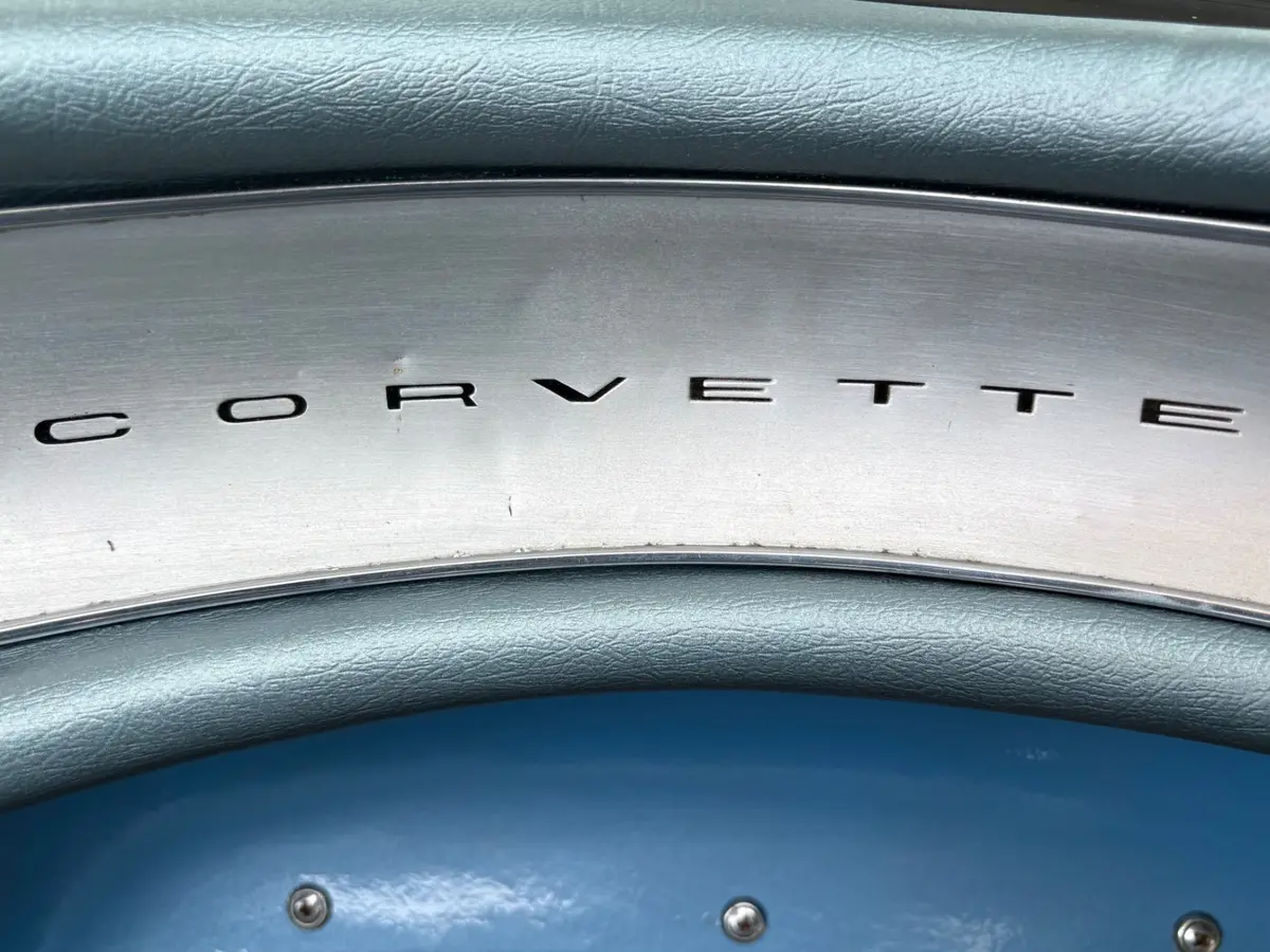 Vehicle photo 43