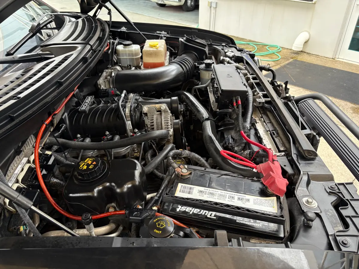 Vehicle photo 26