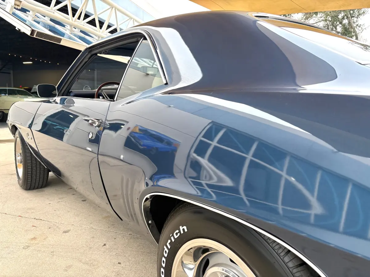 Vehicle photo 15