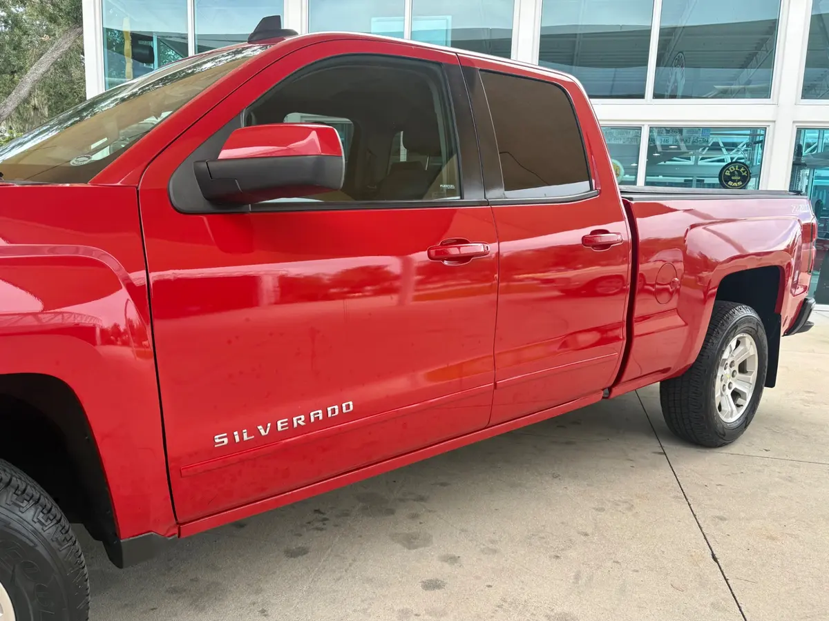 Vehicle photo 13
