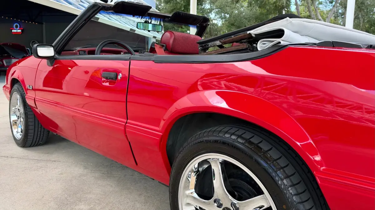 Vehicle photo 14