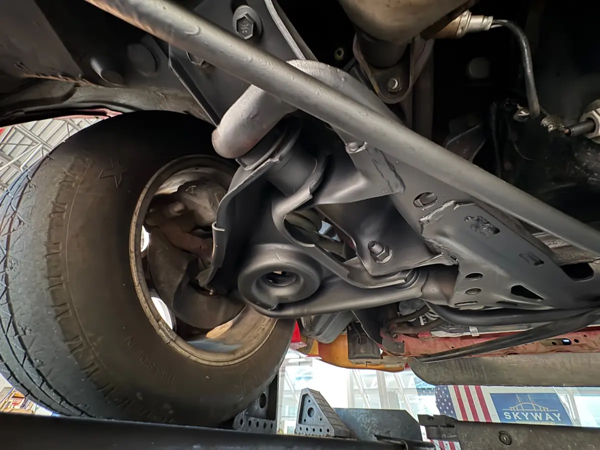 Vehicle photo 57