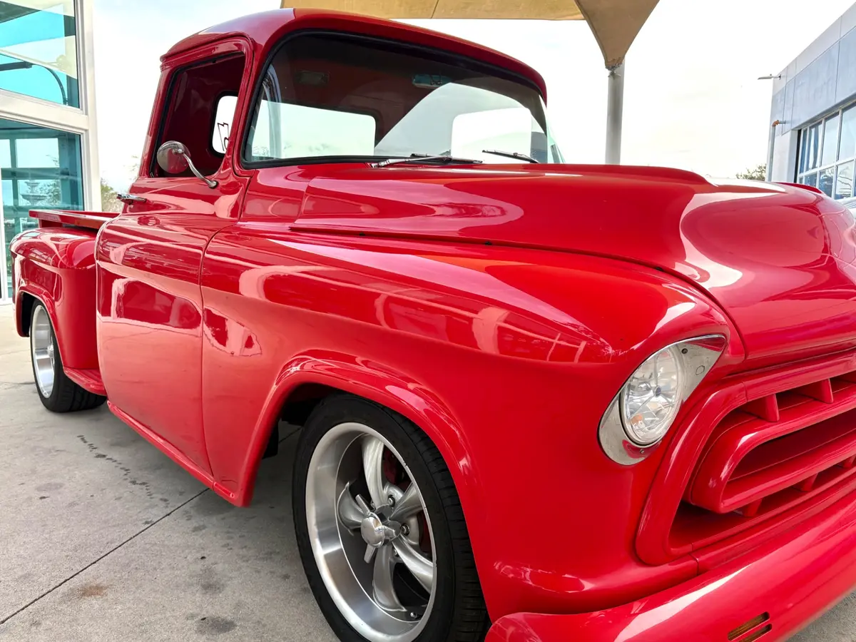 Vehicle photo 19