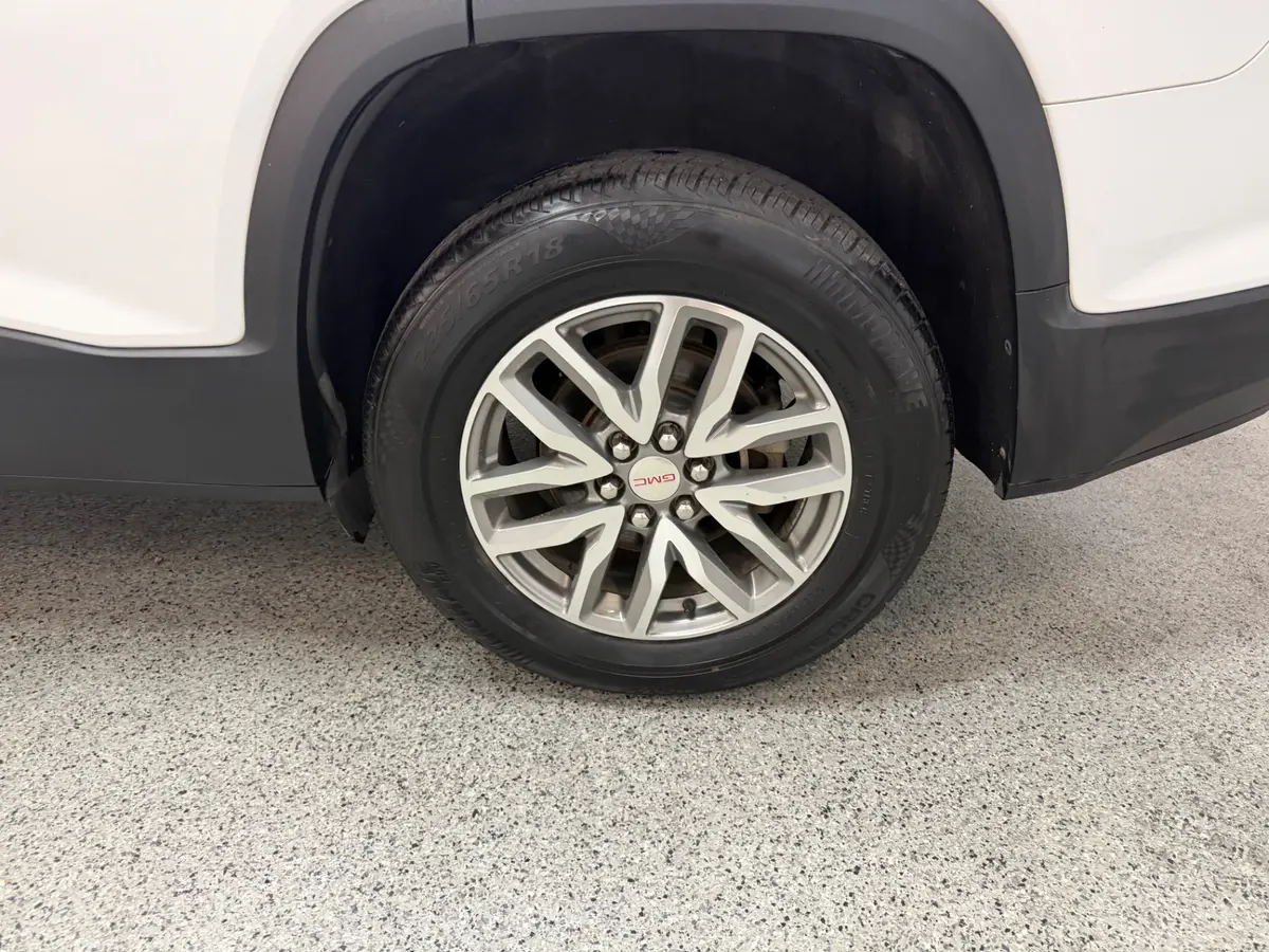 Vehicle photo 14