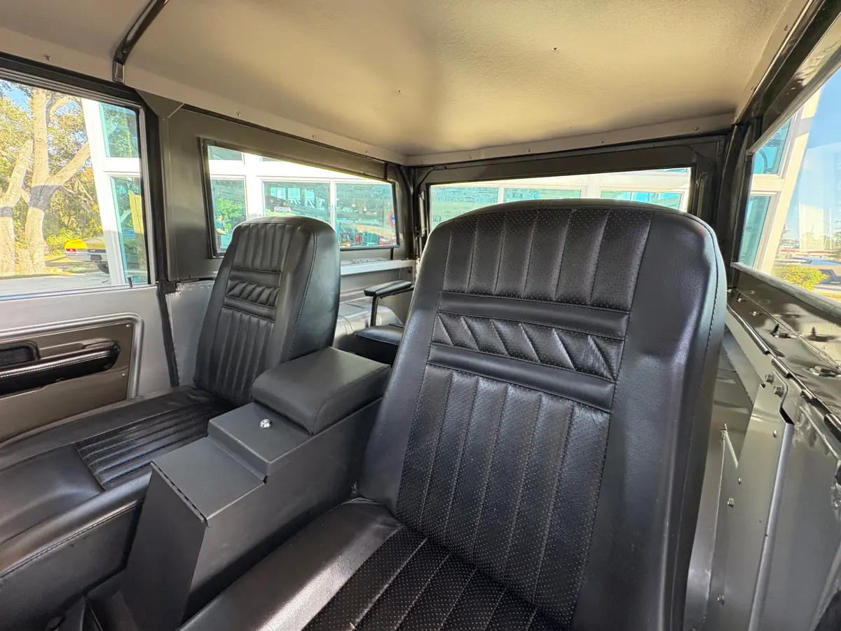 Vehicle photo 33