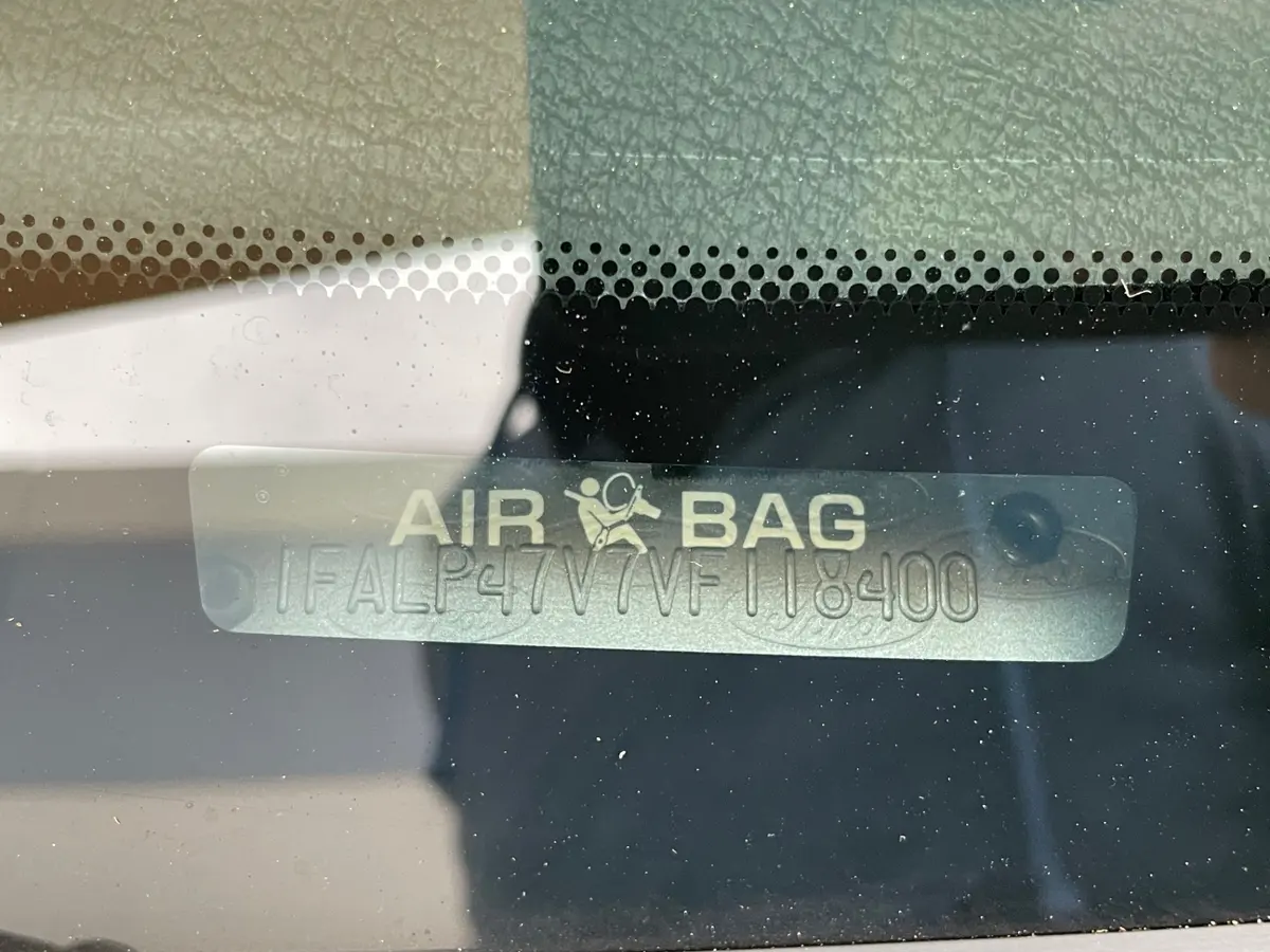 Vehicle photo 25