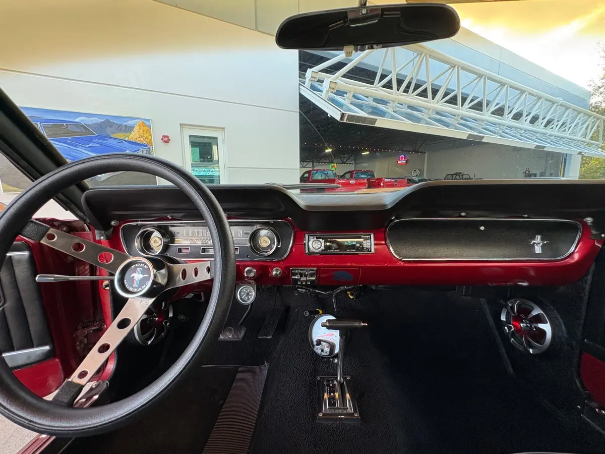 Vehicle photo 37