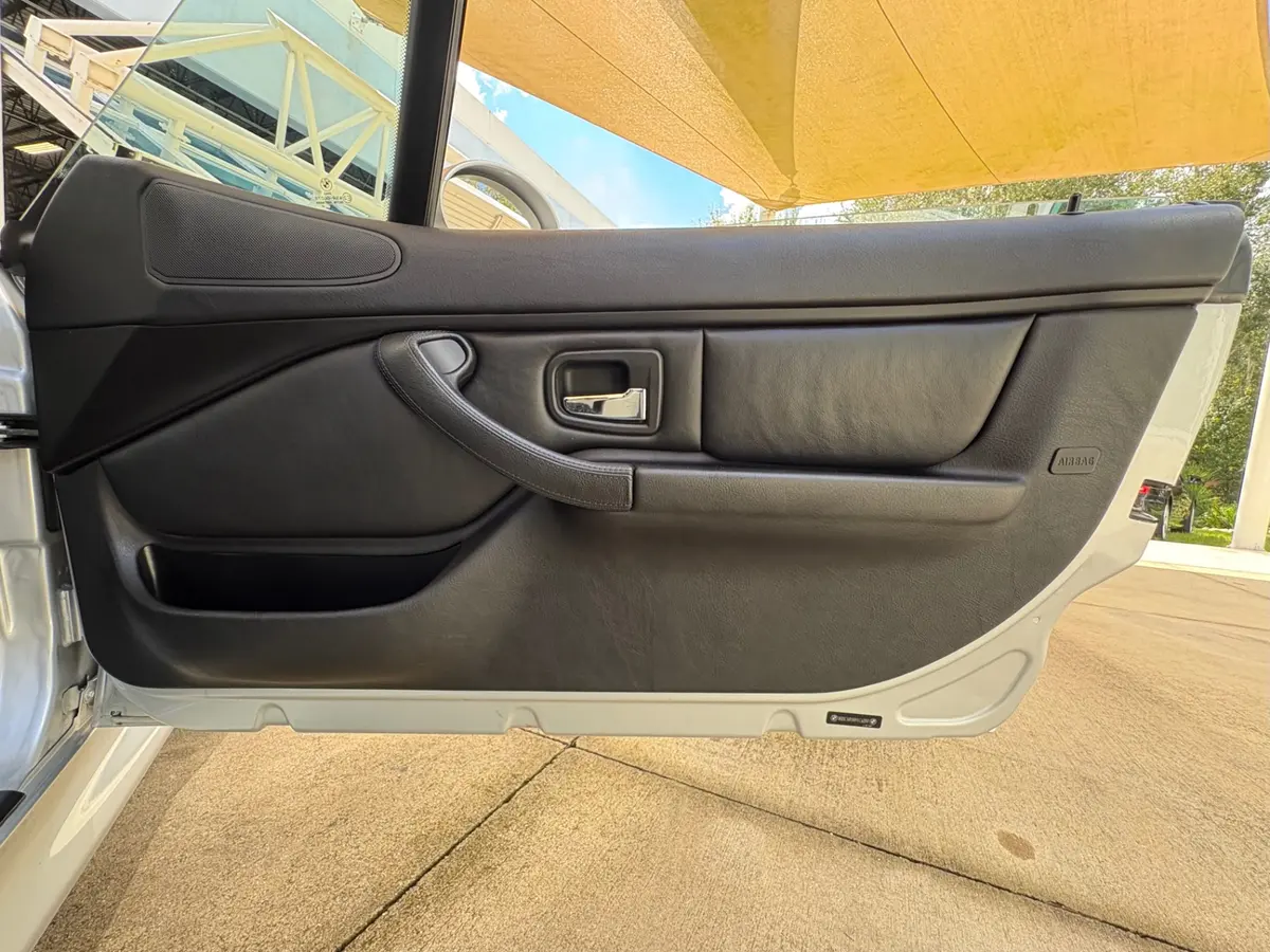 Vehicle photo 36