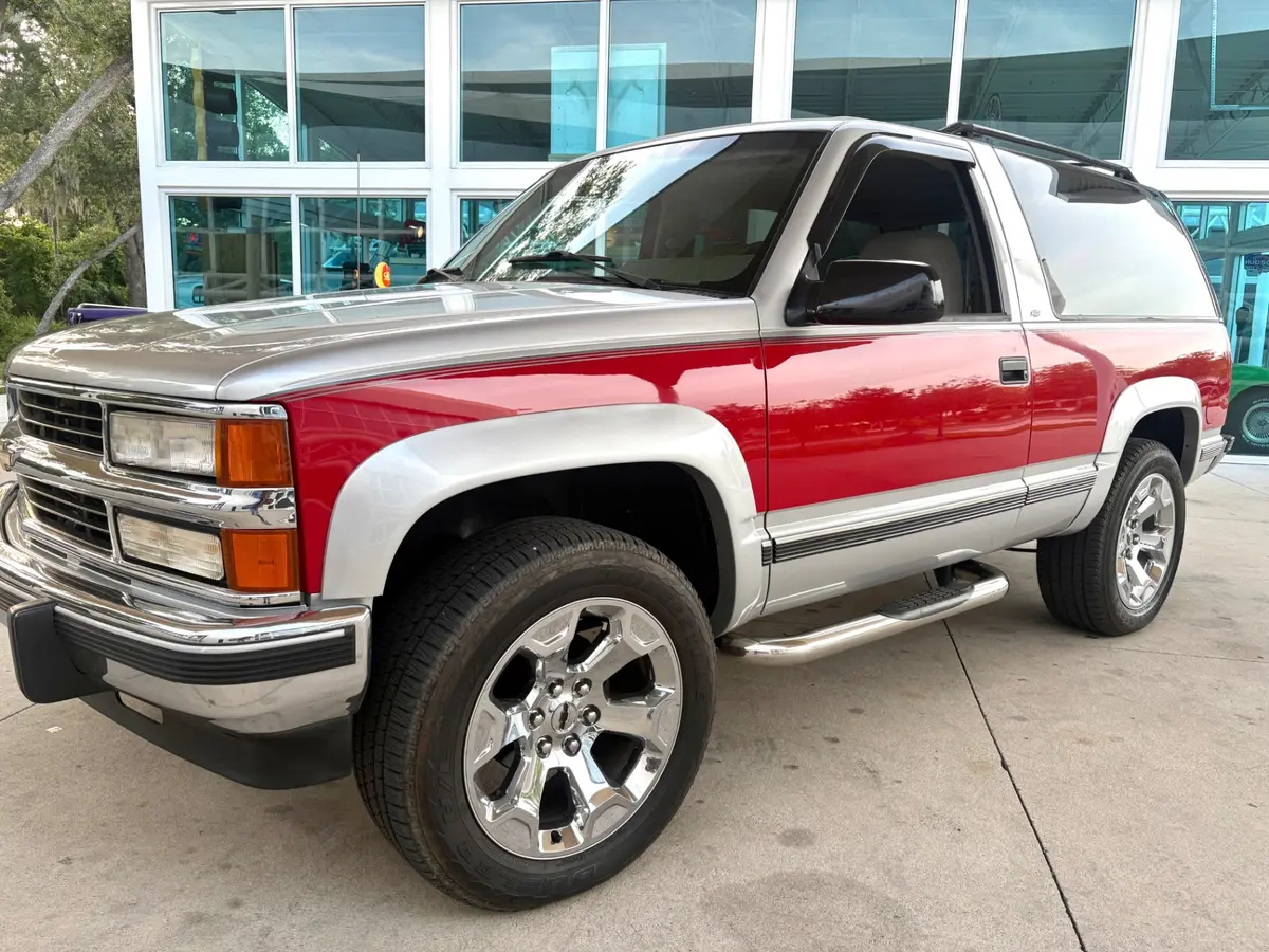 Vehicle photo 11