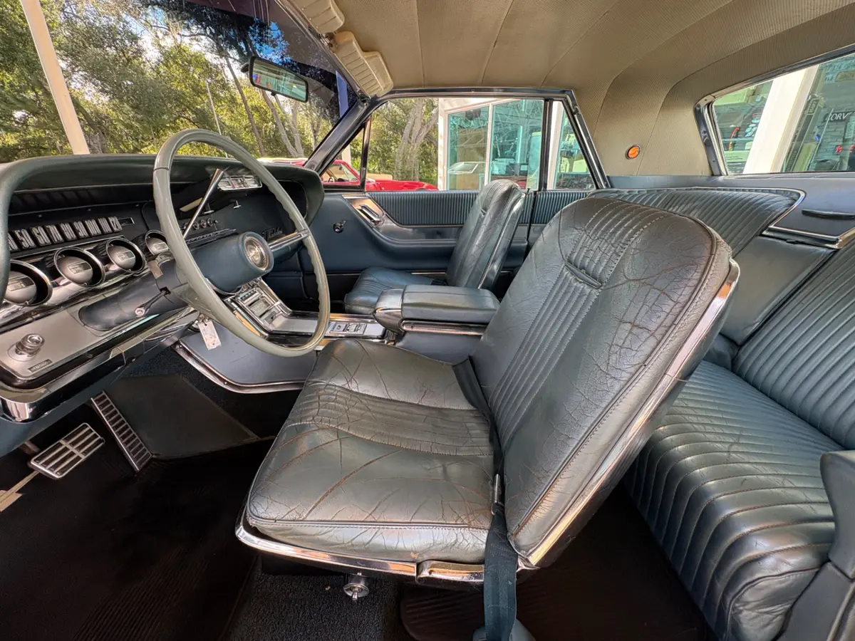 Vehicle photo 33