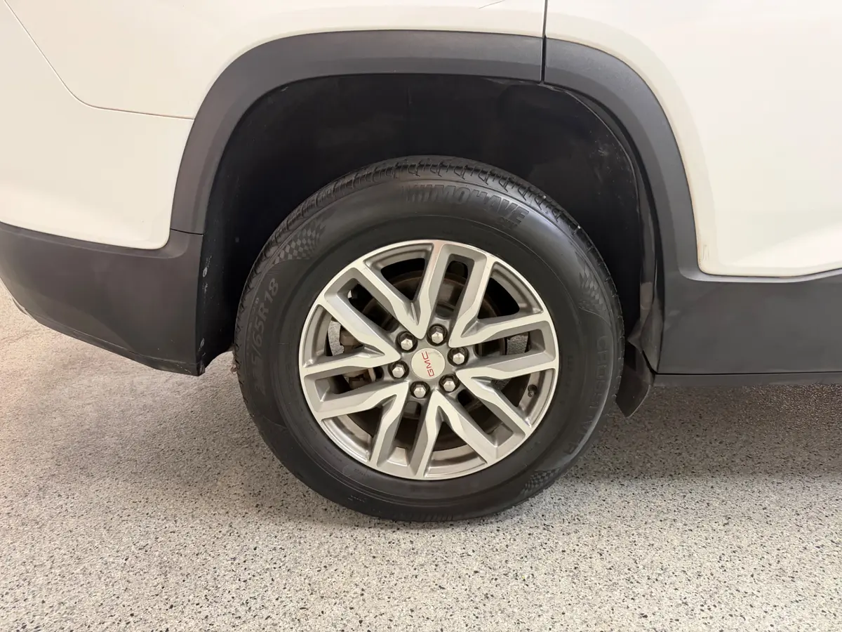Vehicle photo 11