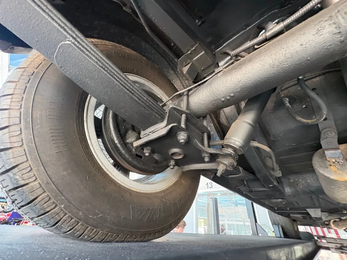 Vehicle photo 43