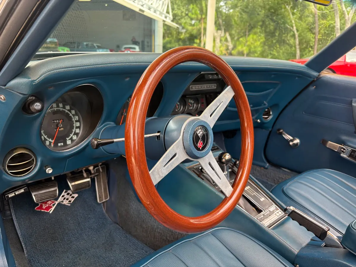 Vehicle photo 46