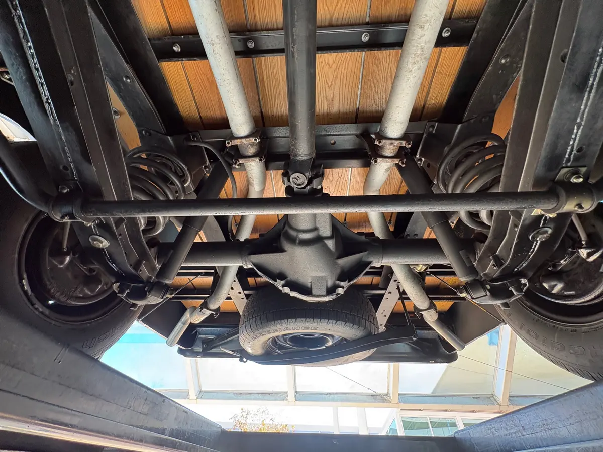 Vehicle photo 54