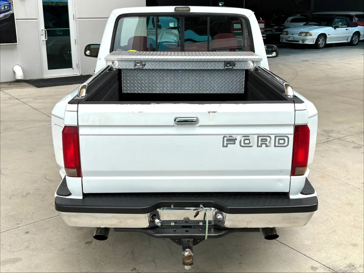 Vehicle photo 8