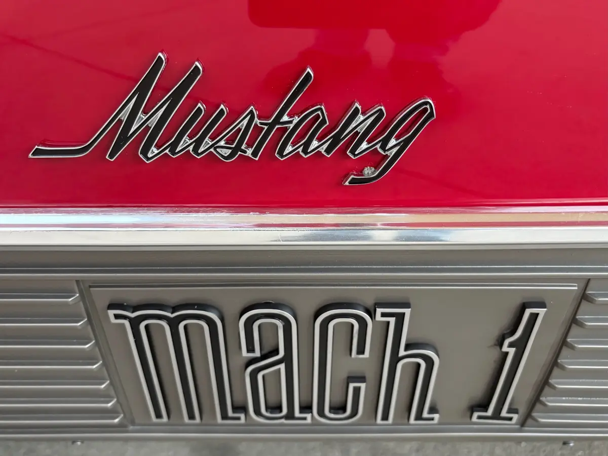 Vehicle photo 22