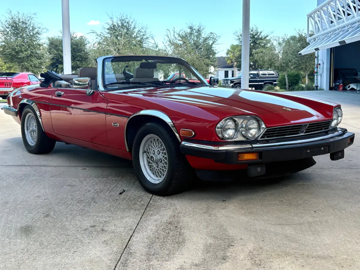 Vehicle photo 4