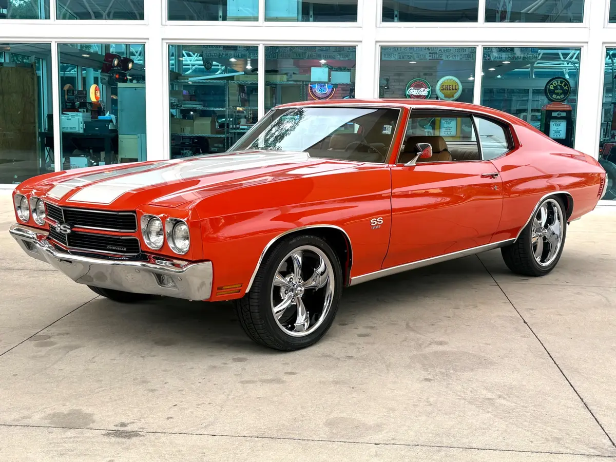 Vehicle photo 12