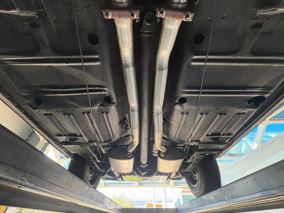 Vehicle photo 52