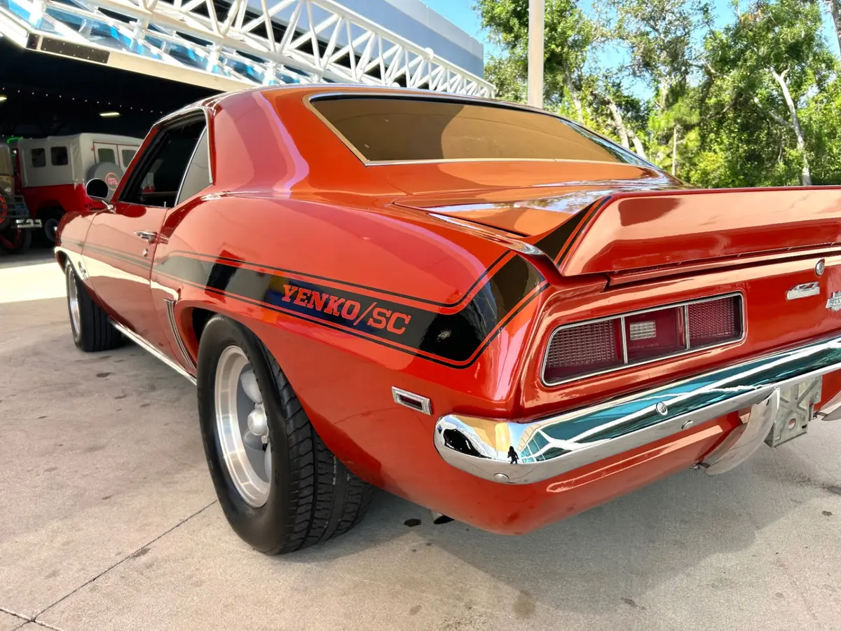 Vehicle photo 16