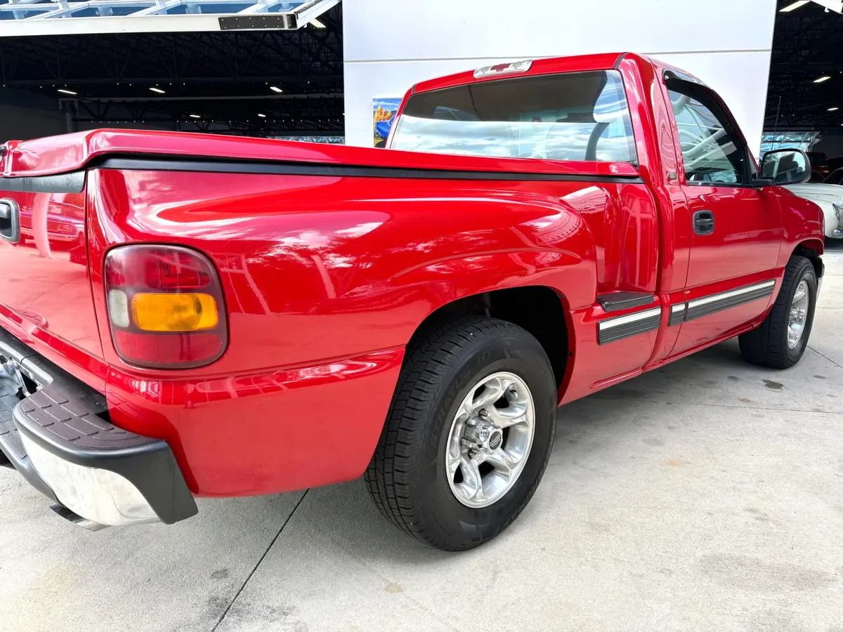 Vehicle photo 15