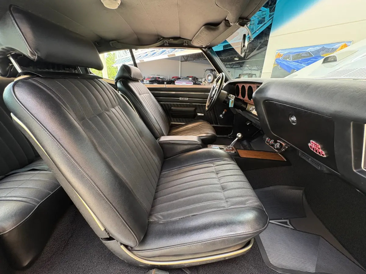 Vehicle photo 42