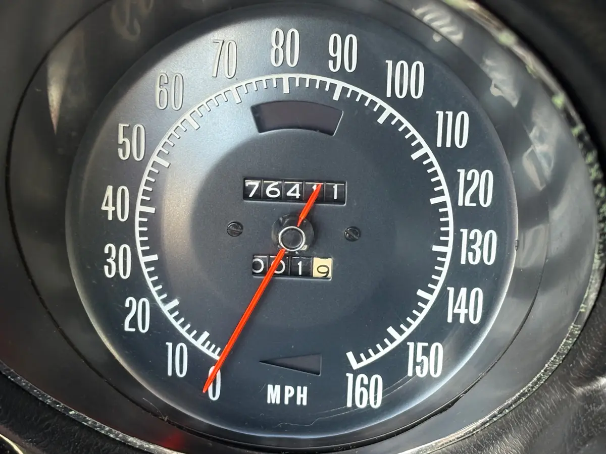 Vehicle photo 28