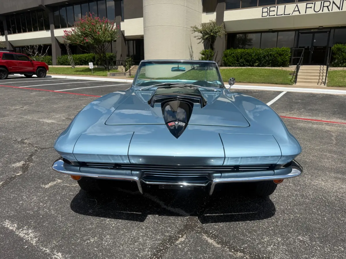 Vehicle photo 3