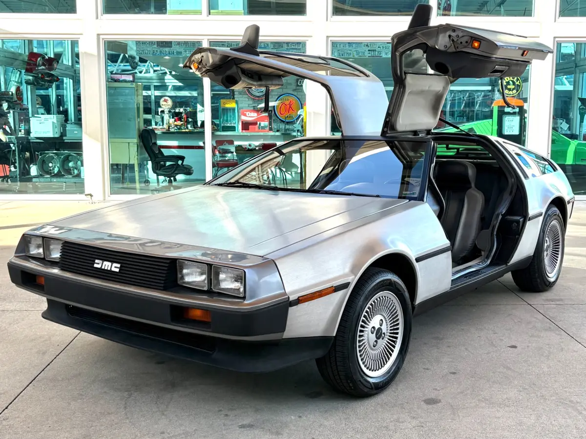 Vehicle photo 26