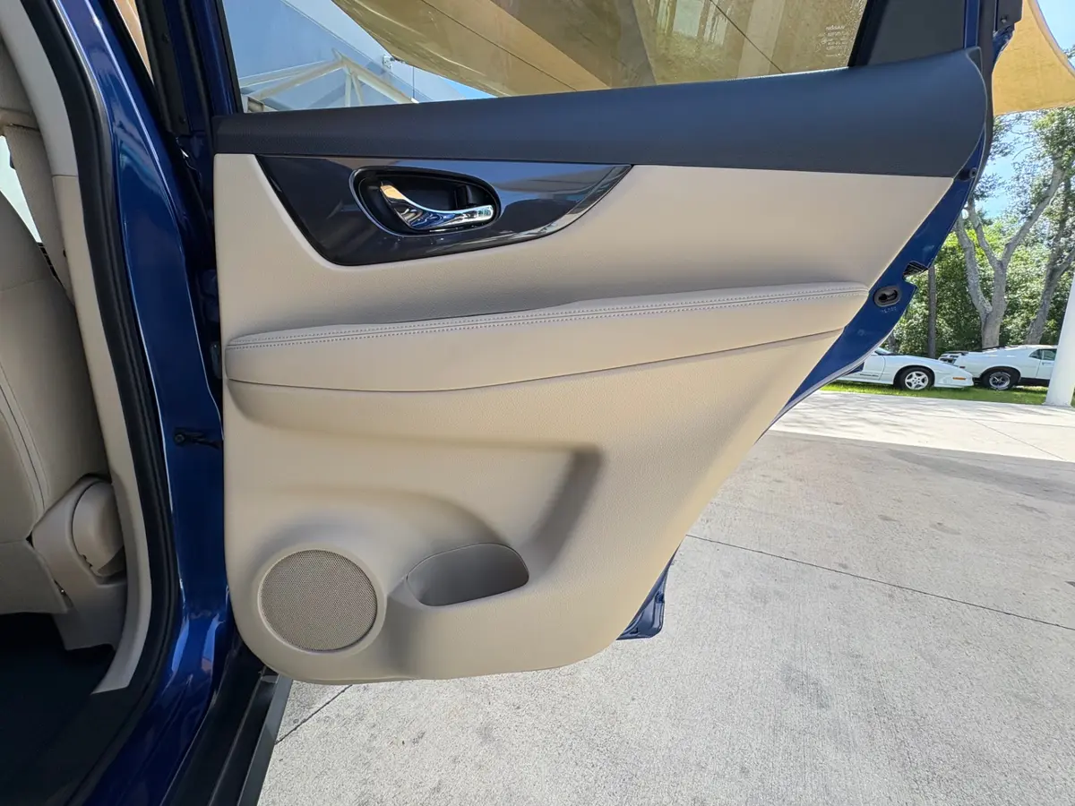 Vehicle photo 39