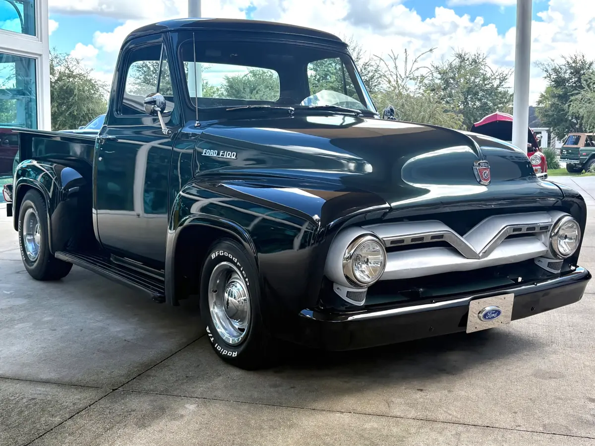 Vehicle photo 4