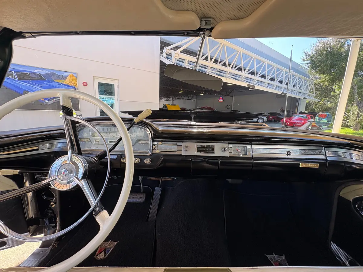 Vehicle photo 34