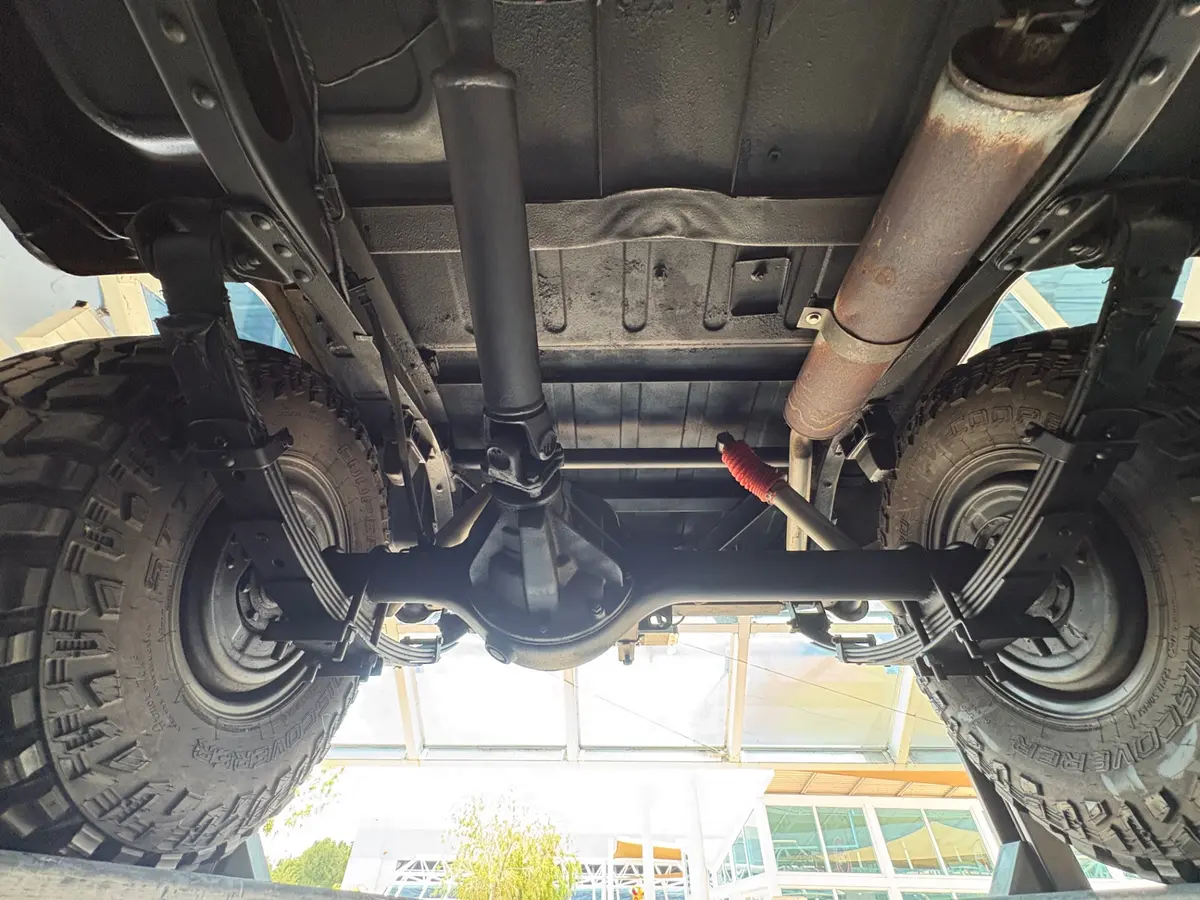 Vehicle photo 54