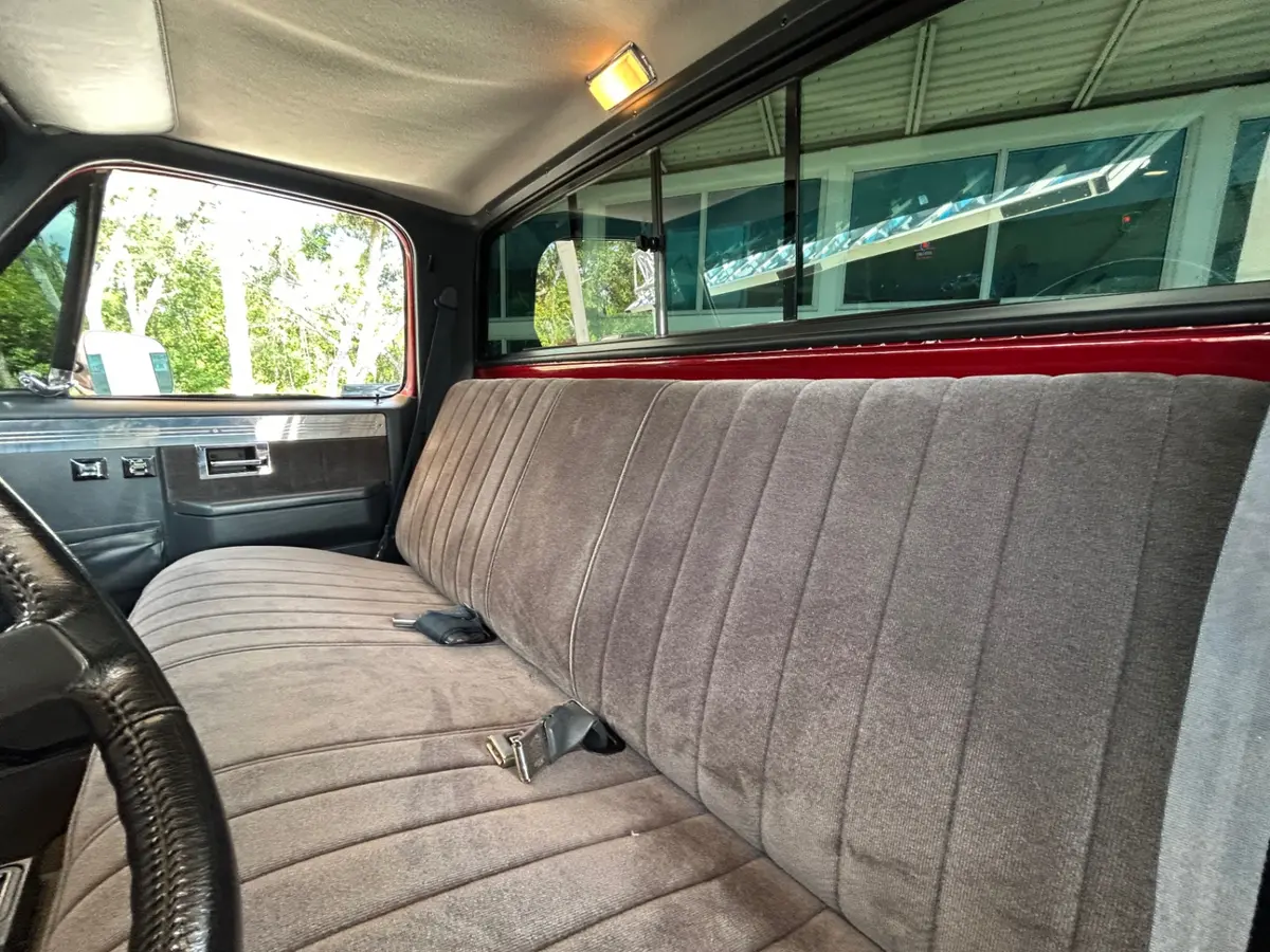 Vehicle photo 32