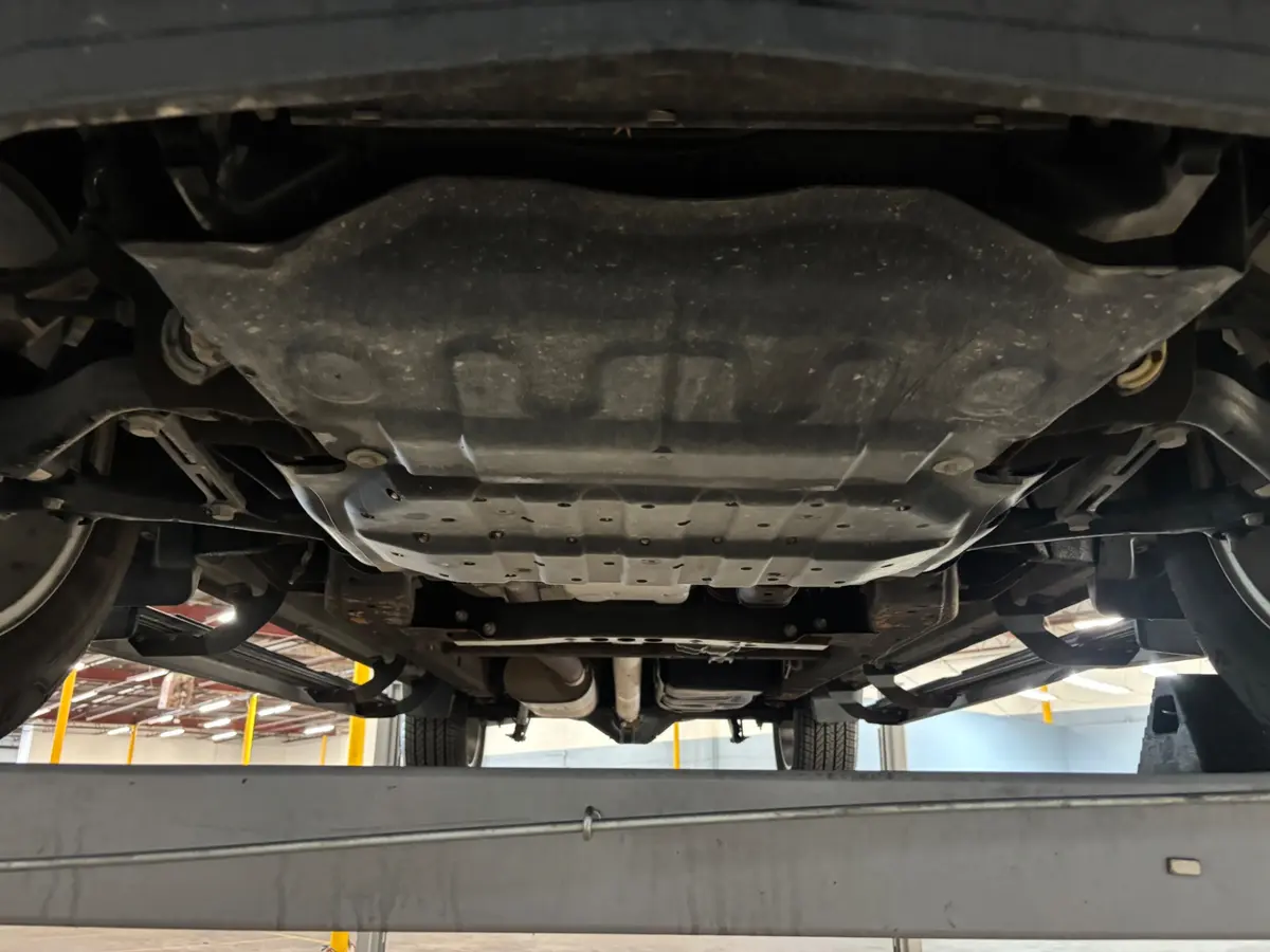 Vehicle photo 37