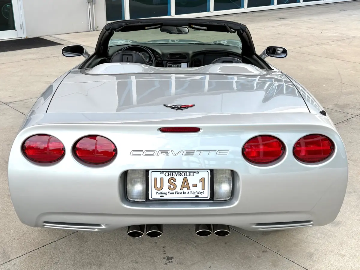 Vehicle photo 9