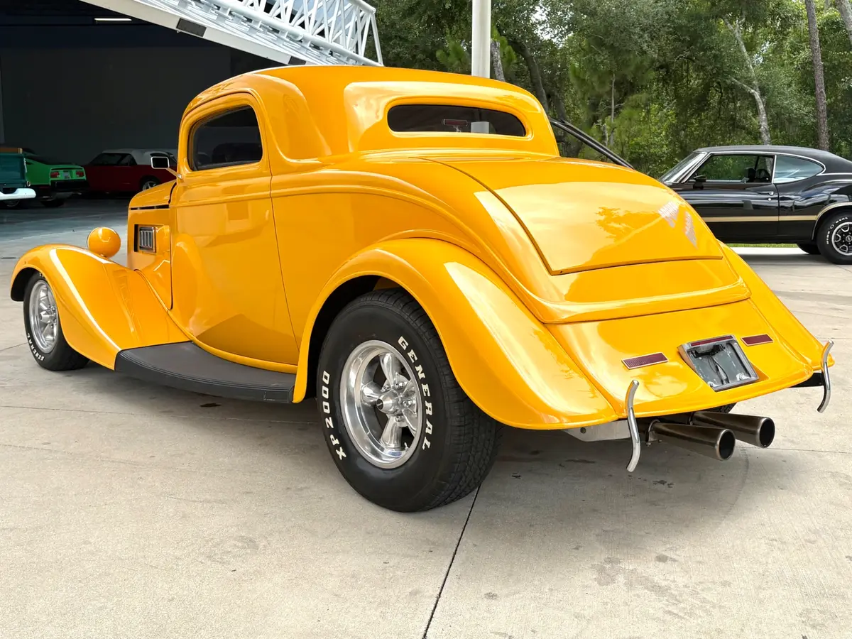 Vehicle photo 9