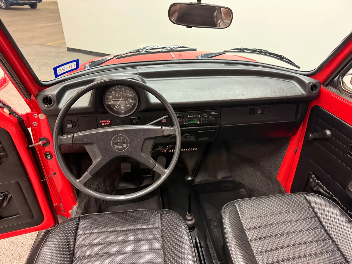 Vehicle photo 24