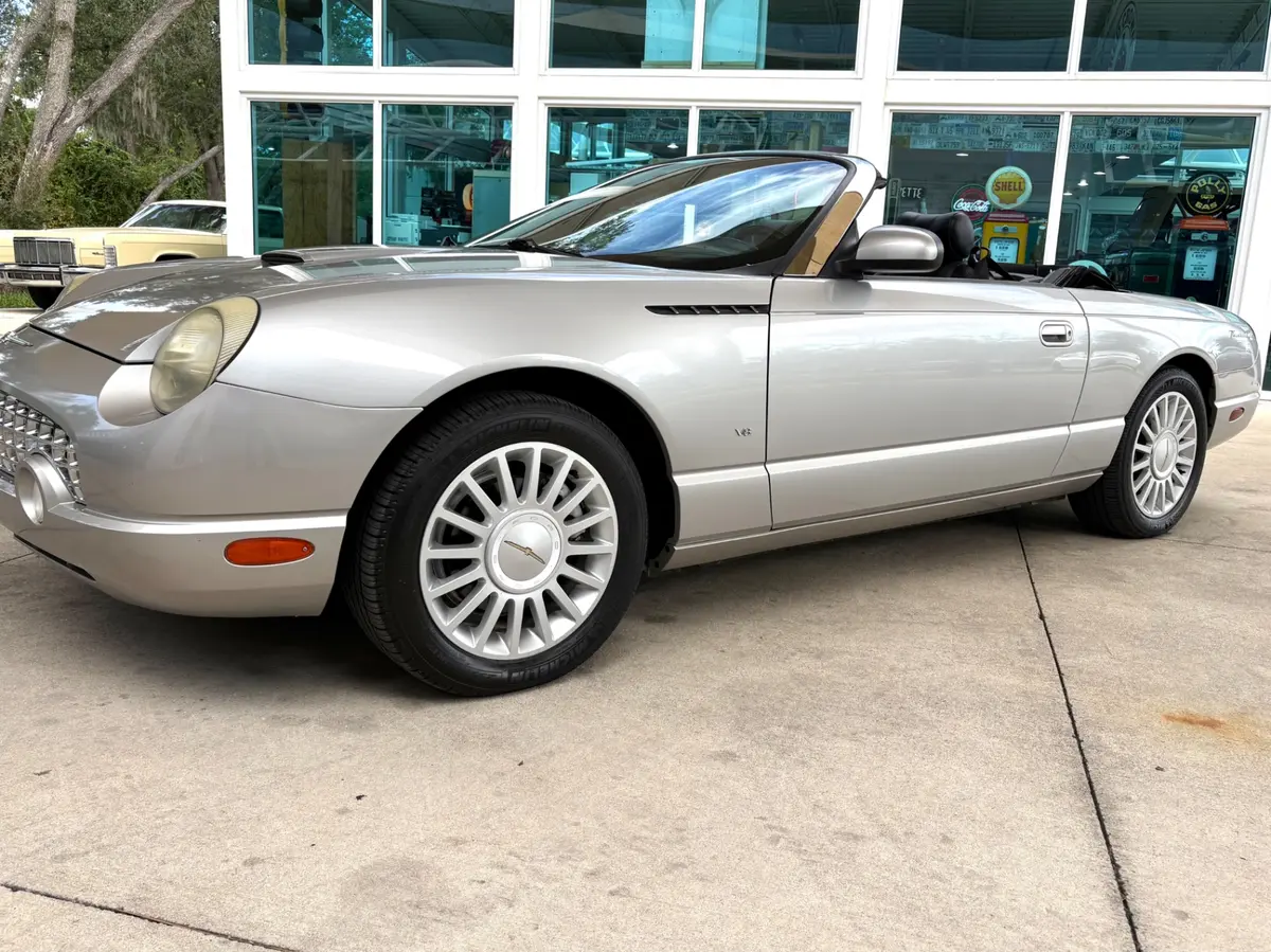 Vehicle photo 12