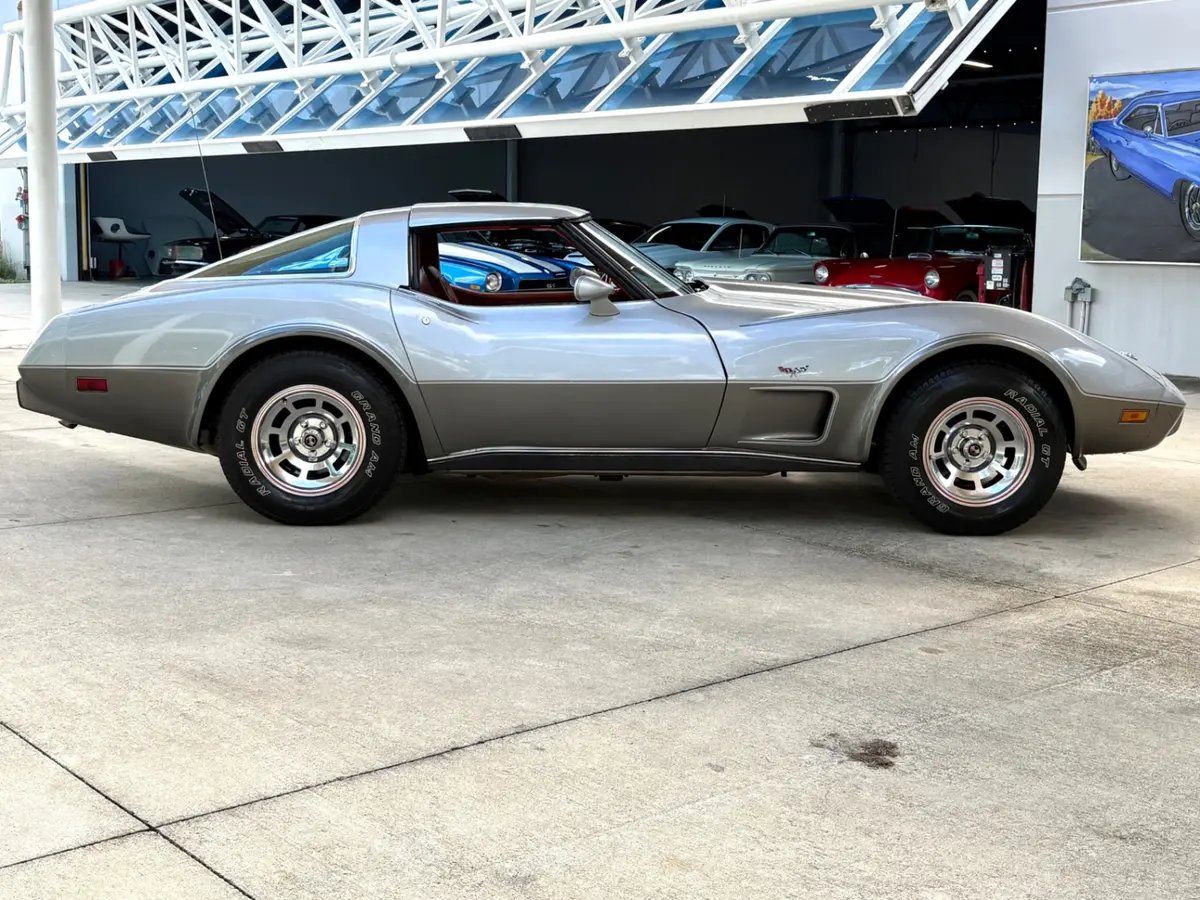 Vehicle photo 5